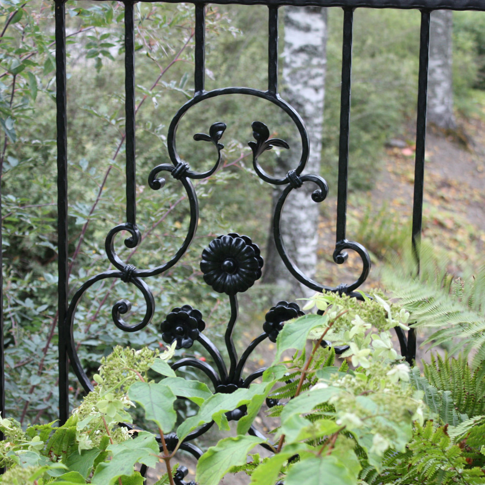 Takorautaelementit ulkotiloissa