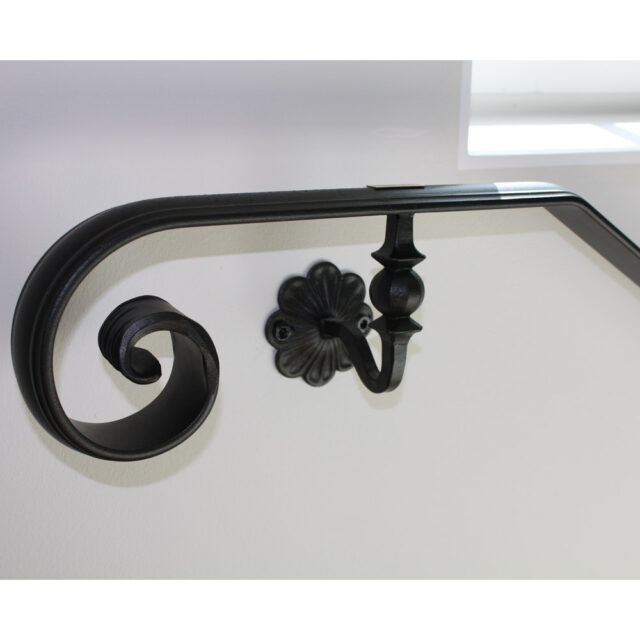 Koristeellinen käsijohde rapussa.