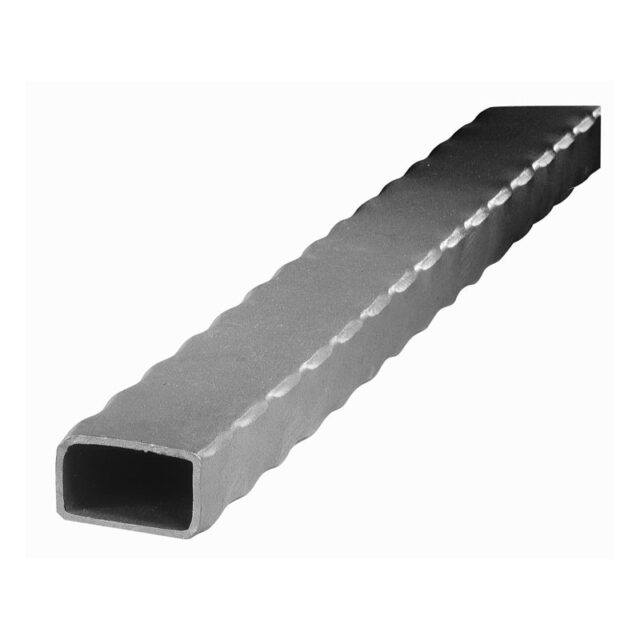 Porttitarvike ja aitatarvike on kulmista hakattu suorakaide putki.