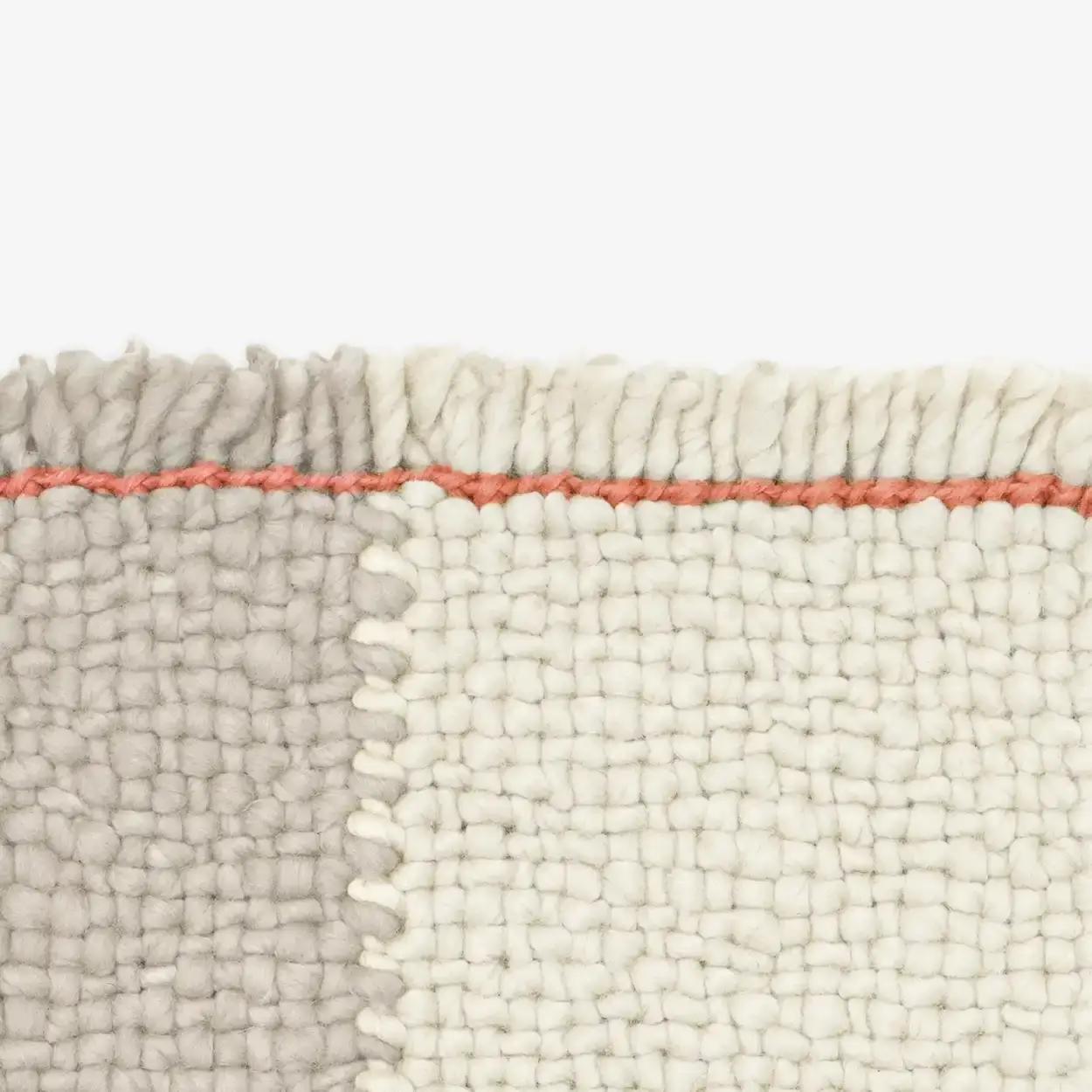 Matto Kvadrat Bold matto | Sisustusliike Portiikki Matto Kvadrat Bold matto, Matto Kvadrat, Bold matto, harmaa matto, valkoinen matto, kaksivärinen matto, laadukas matto