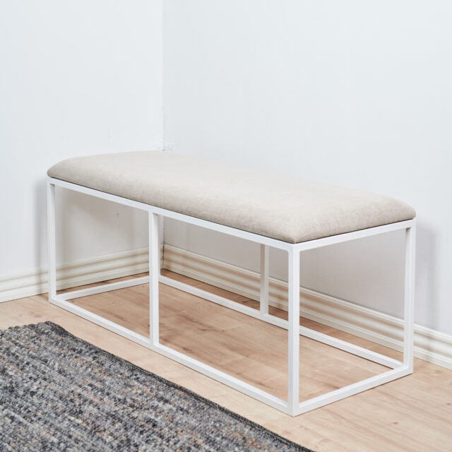 Beige rahi eteiseen tai sängynpäätyyn