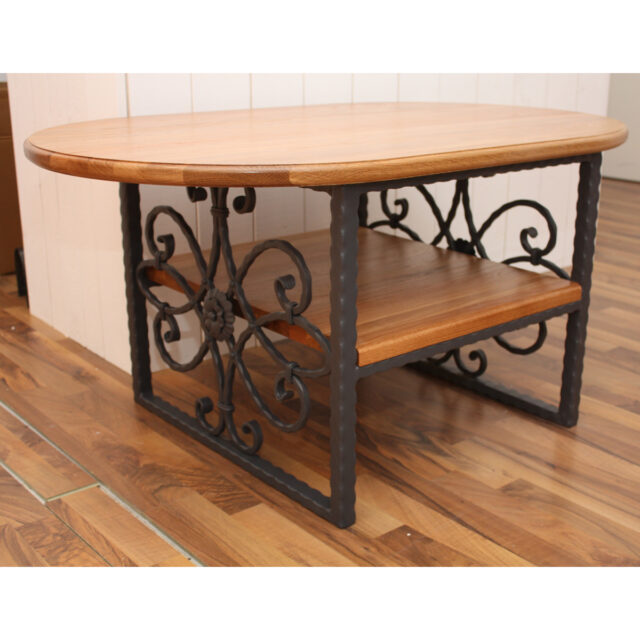 Sohvapöytä takorautaa, harmaa metallirunkoinen pöytä