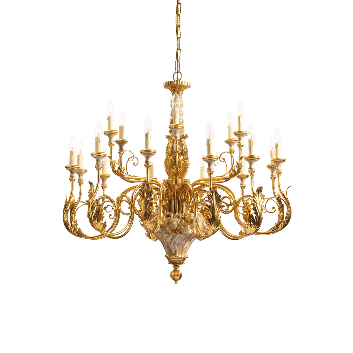 Suuri kullanvarinen antiikki tyylinen kattokruunu | Sisustusliike Portiikki Suuri kullanvärinen antiikkityylinen kattokruunu luksus sisustusta suureen tilaan.