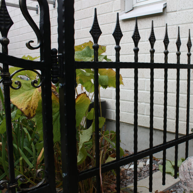 Valurautainen aita, valurauta aita musta takorauta.