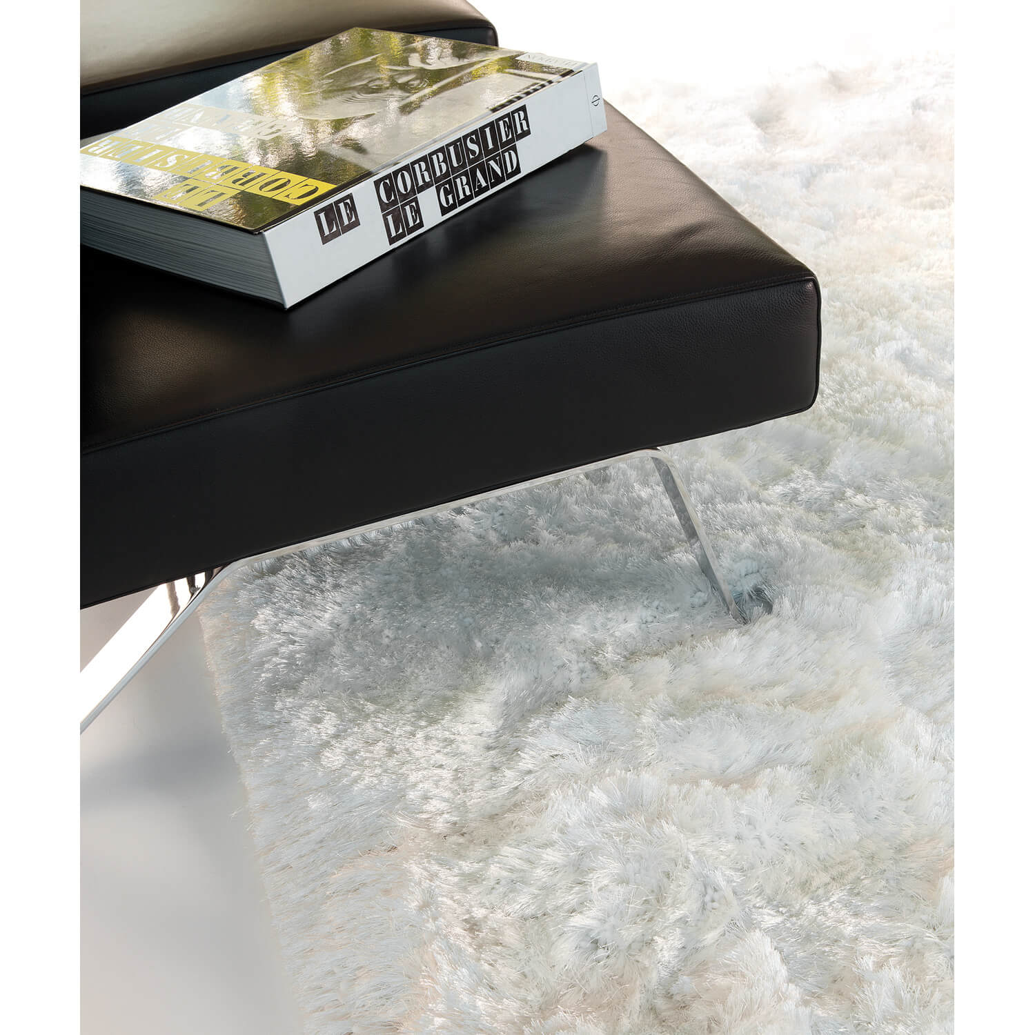 Valkoinen-Adore-matto-Ligne | Sisustusliike Portiikki Valkoinen Adore matto Ligne Pure