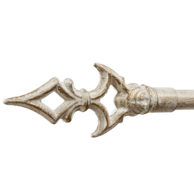 Antiikinvalkoinen takorautainen verhotanko. takorautainen verhotanko, antiikkivalkoinen verhotanko, antiikkipatina verhotanko