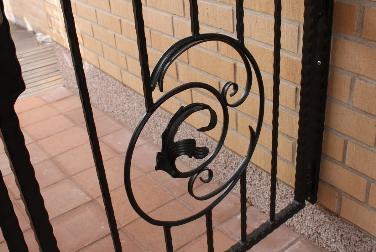 Miten valmistat valmiita tuotteita valikoimamme takorautaosista