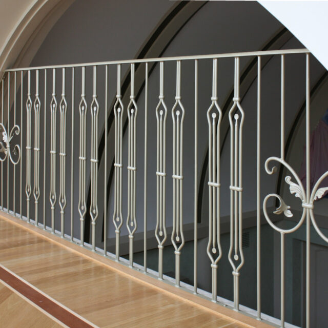 vaalea beige metallikaide